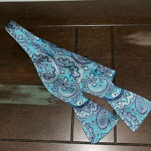 New Haspel blue paisley 100% silk Print mens Dressy posh amazing bow neck tie